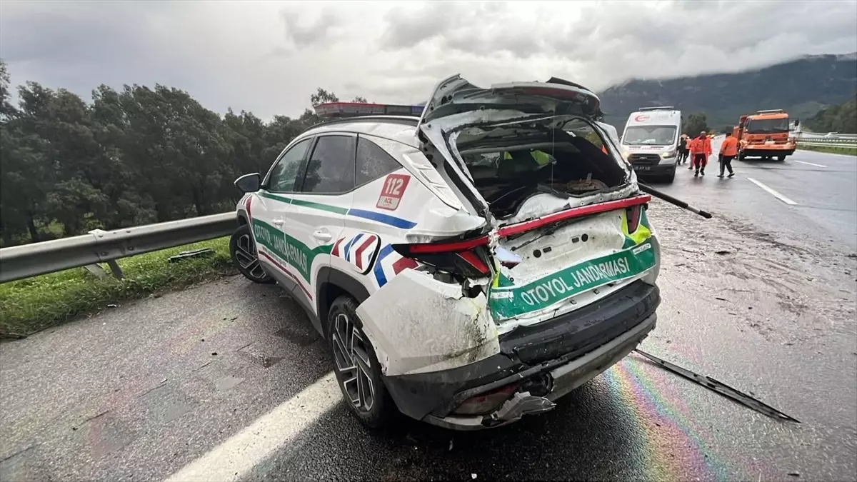 Izmir De Zincirleme Trafik Kazasinda 2 Si Jan 19328518 Amp