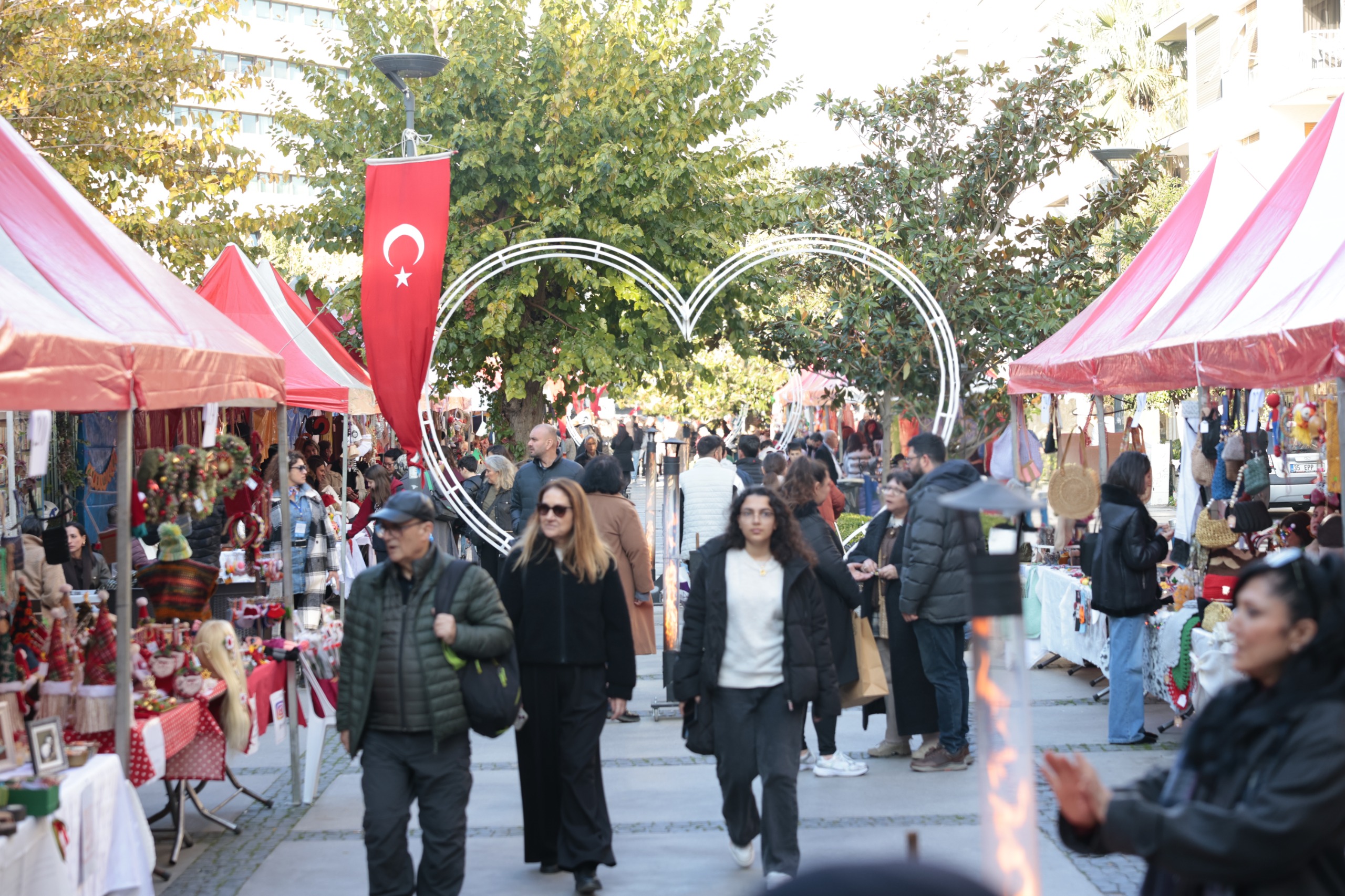 Konak’ta Yeni Yıl El Emeği Kermesi Başladı (4)