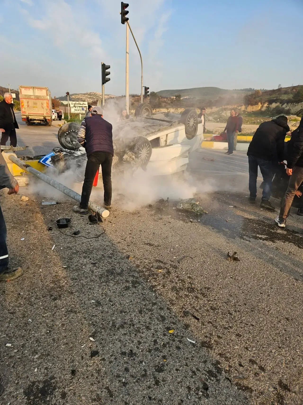 Menemende Kontrolden Cikan Otomobil Takla Atti 2 Yarali 1769355962