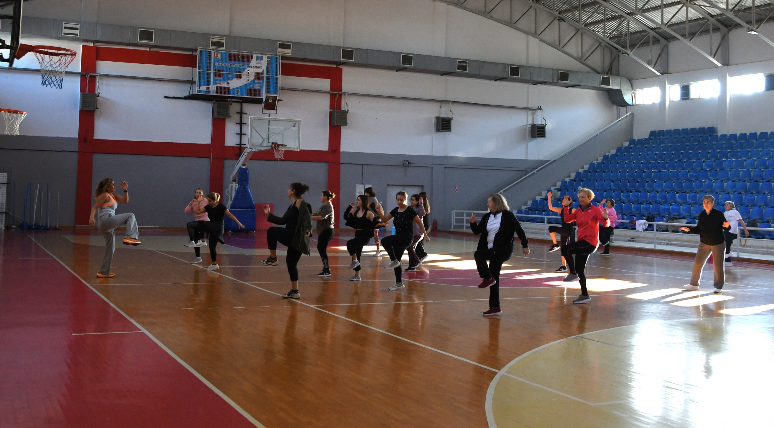 Narlidere’de Kadinlar Güne Sağlikli Ve Enerji̇k Başliyor (1)-2