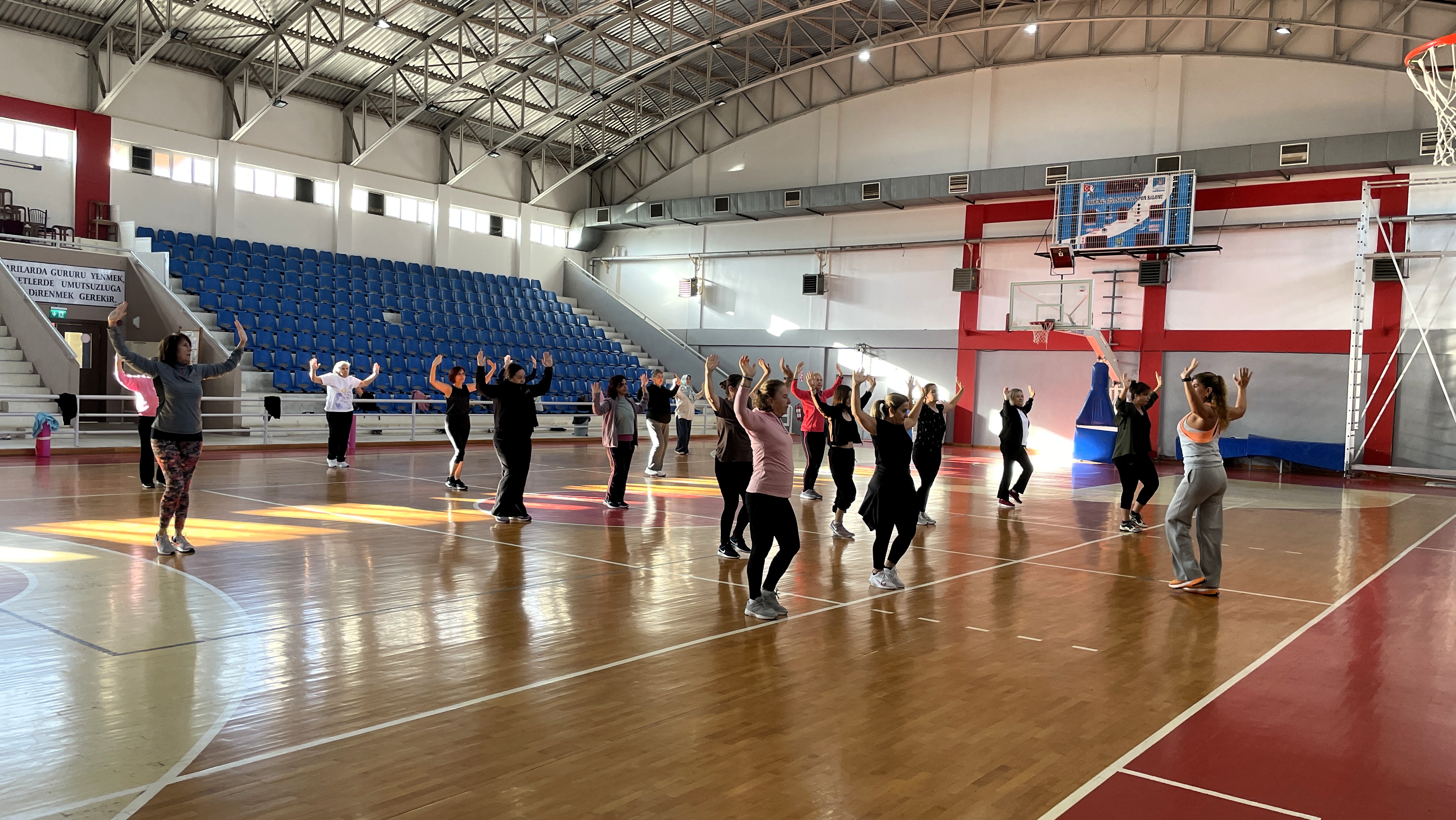 Narlidere’de Kadinlar Güne Sağlikli Ve Enerji̇k Başliyor (2)-1