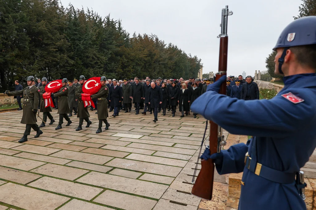 Ozgur Ozel Ismet Inonu Yu Anma Torenine Katildi 1