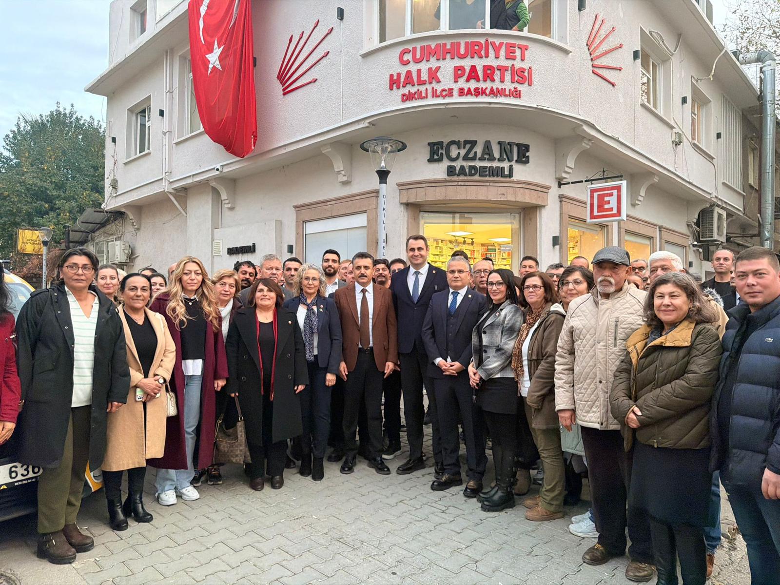 P H O T O 2025 12 10 20 03 16 10