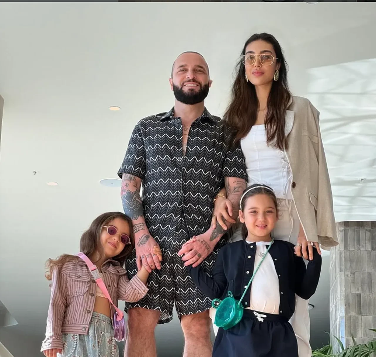 Sarkici Berkay Ve Ailesi 3 Aydir Luks Bir Otelin Kral Dairesinde Yasiyor Sebebi Ortay 3271553 202512191059 2