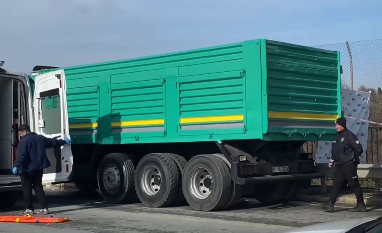 Ariza Yapan Kamyonu Tamir Ederken Kabinin Altinda Kalarak Can Verdi 20260125 A W627911