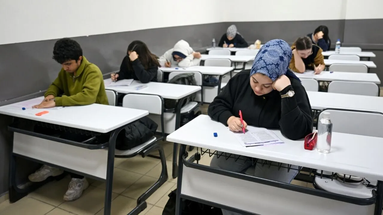 Bornova Belediyesinden Ogrencilere Ucretsiz Egitim Destegi