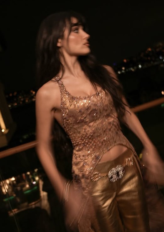 Demet Akalindan Hande Ercelin Kirmizi Hali Stiline Olay Tepki 1768460574775