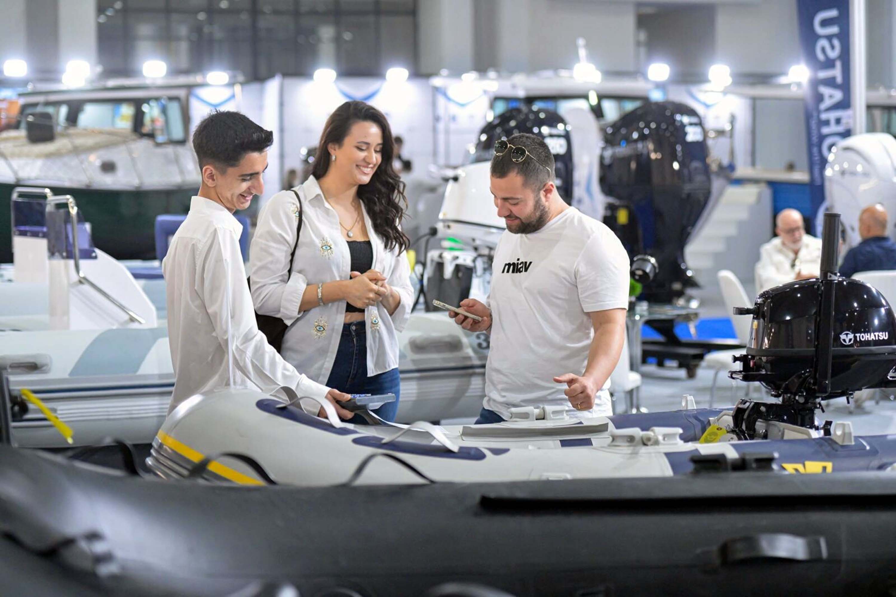 F U A R L A R I Z M I R E K O N O M I S I N E G U C K A T I Y O R 1114276 330793