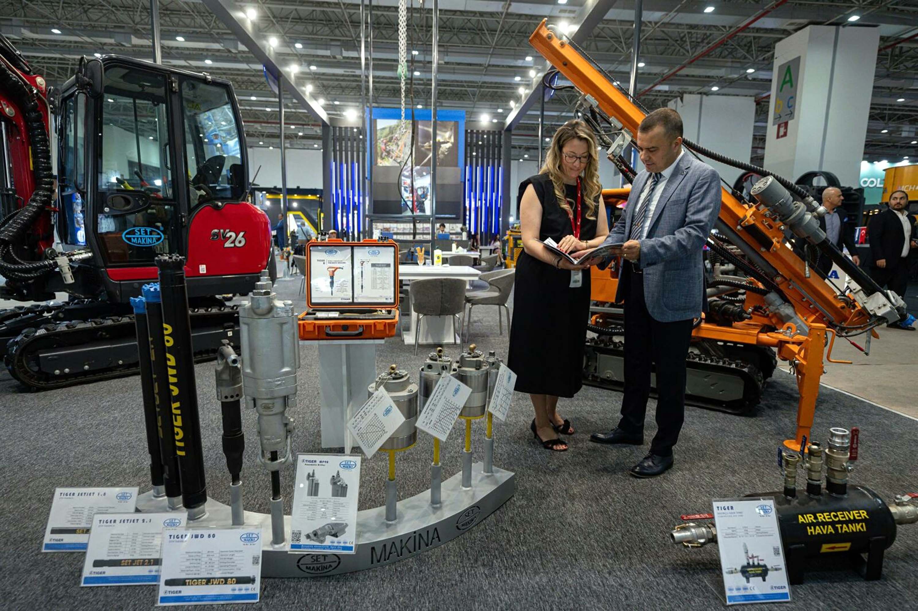 F U A R L A R I Z M I R E K O N O M I S I N E G U C K A T I Y O R 1114277 330793