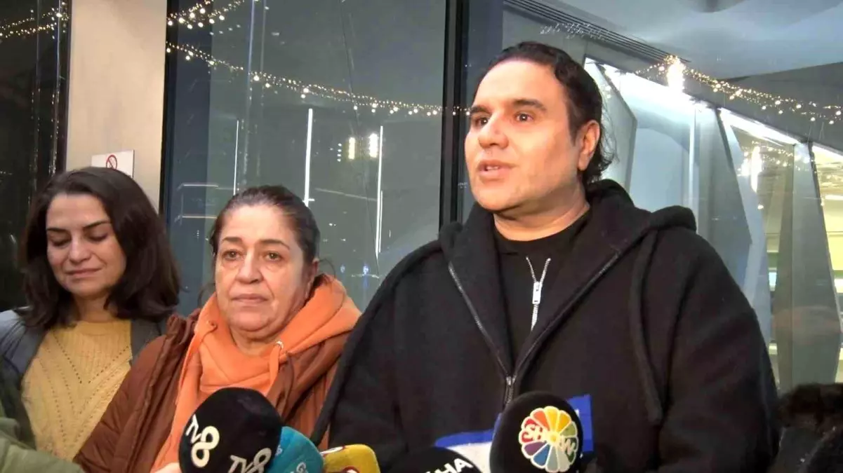 Fatih Urek In Sevenleri Hastaneye Geldi 19521031 Amp