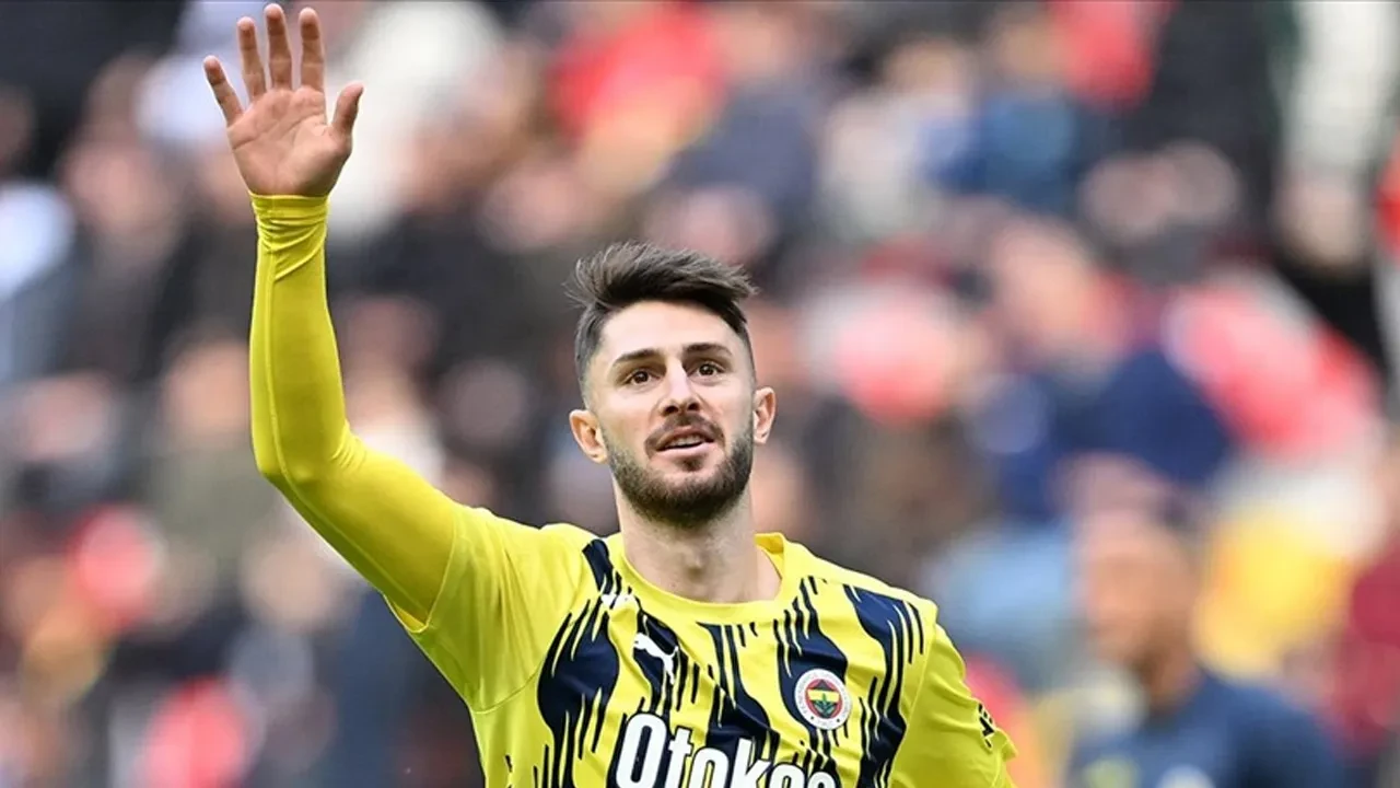 Fenerbahcenin Yildizinin Pesindeler Tedesco Ve Yonetim Kararini Verdi 3275965 202601121116 1