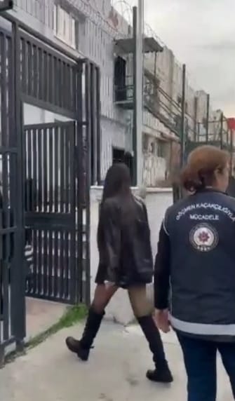 I Z M I R’ D E ‘ I N S A N T I C A R E T I’ O P E R A S Y O N U 4 1107331 328756