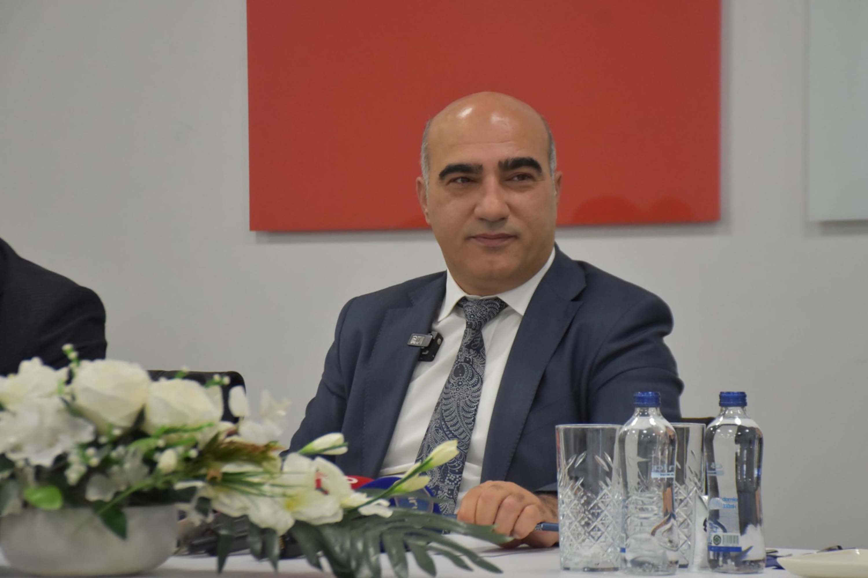 I Z M I R D E P O L I K L I N I K H I Z M E T L E R I N I N Y U Z D E 1111196 329834