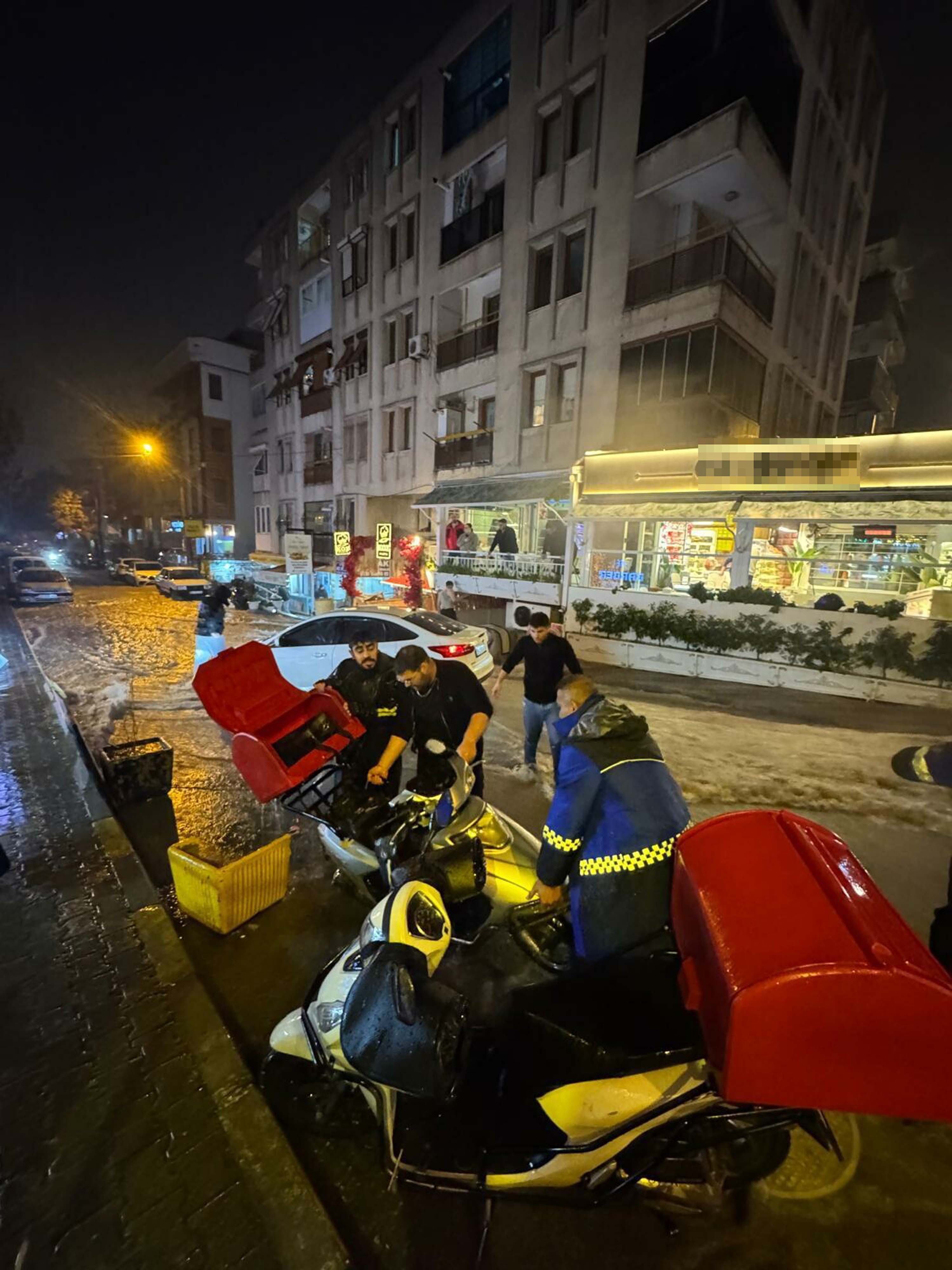 I Z M I R I S A G A N A K V U R D U 320 K O N U T 78 I S 1141385 338920