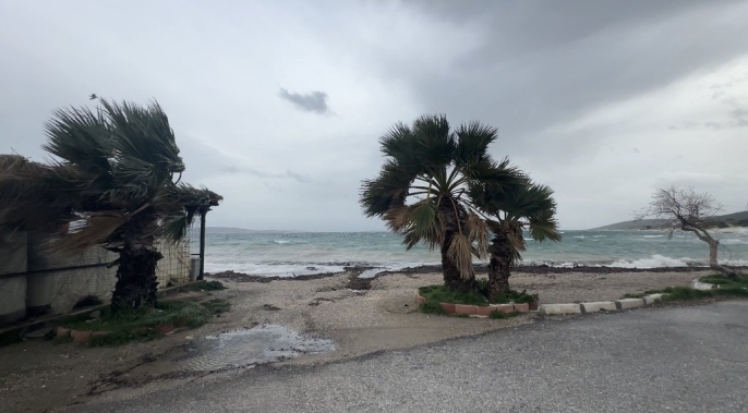 Izmir In Incisi Karaburun Da Firtina Kabusu Dev Dalgalar Tekneleri Yuttu 2 1769702530