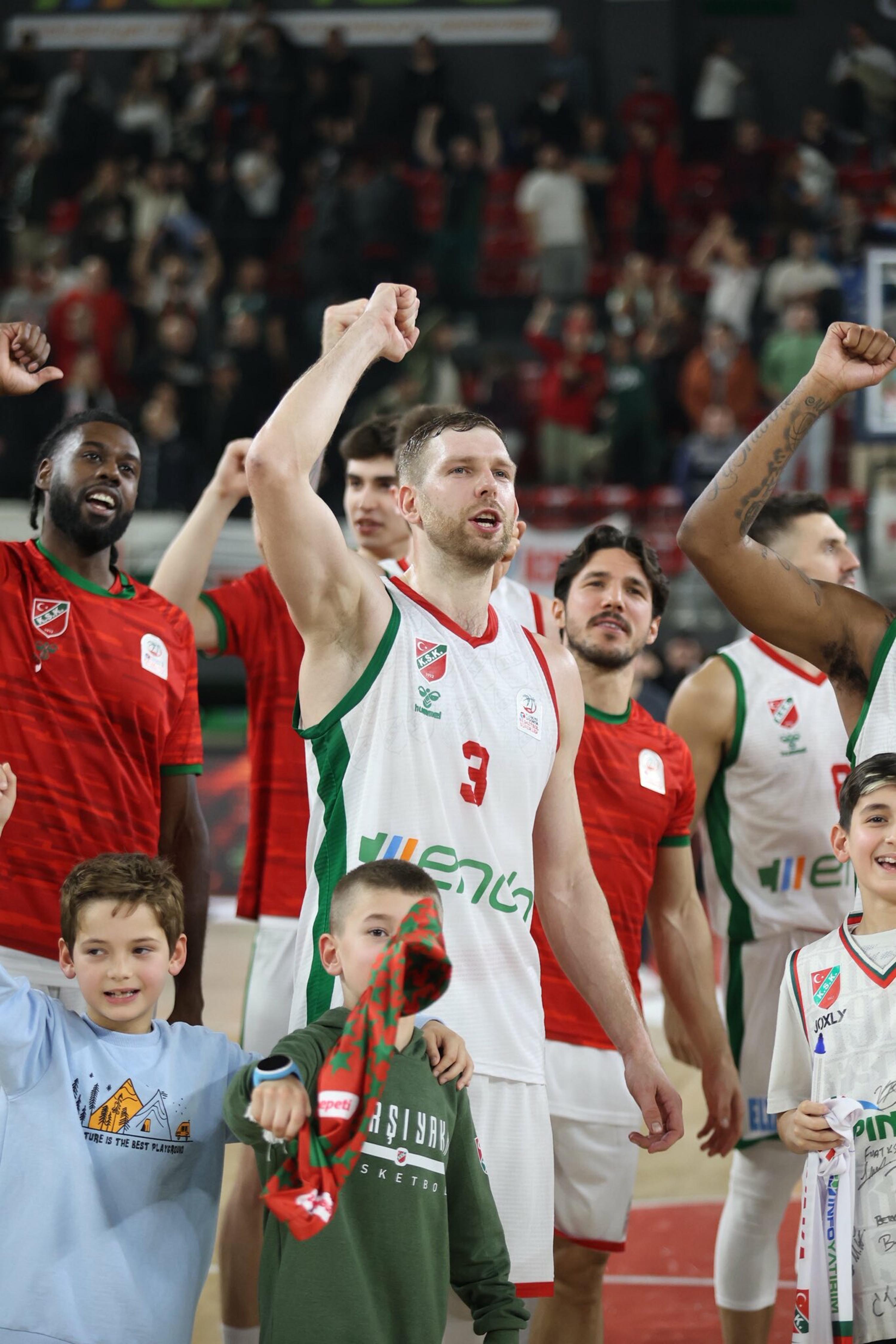 K A R S I Y A K A D A N P O T A D A K R I T I K Z A F E R 1123627 333433