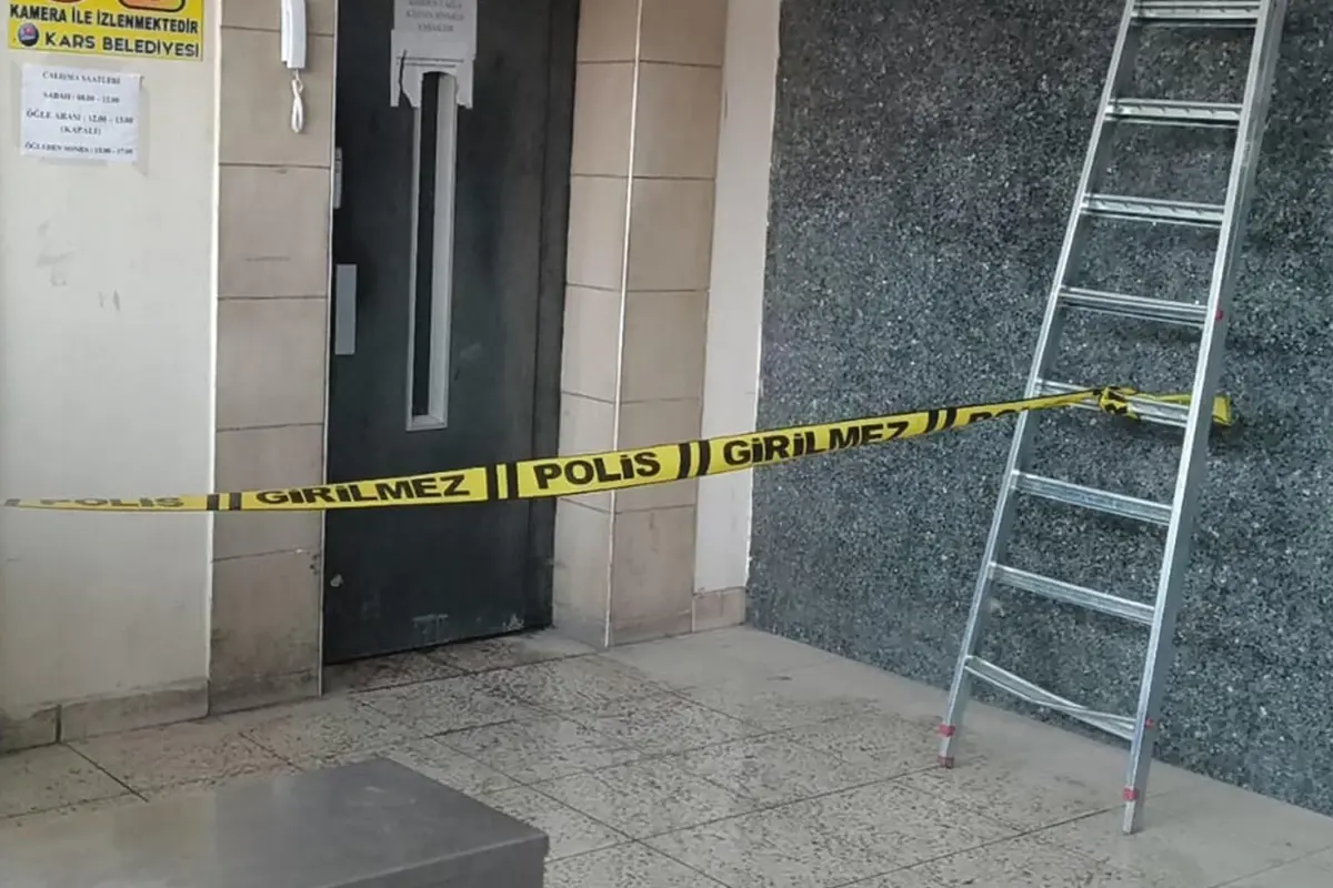 Kars Ta 2 Gundur Kayip Olan Savas Guzel Asansor 19516789 2639 Amp