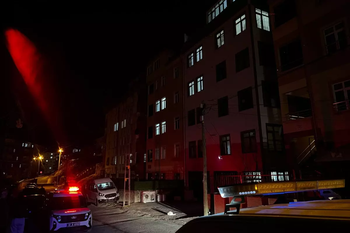 Kendisinden 14 Yas Kucuk Erkek Arkadasini Bicakla 19451182 8457 Amp