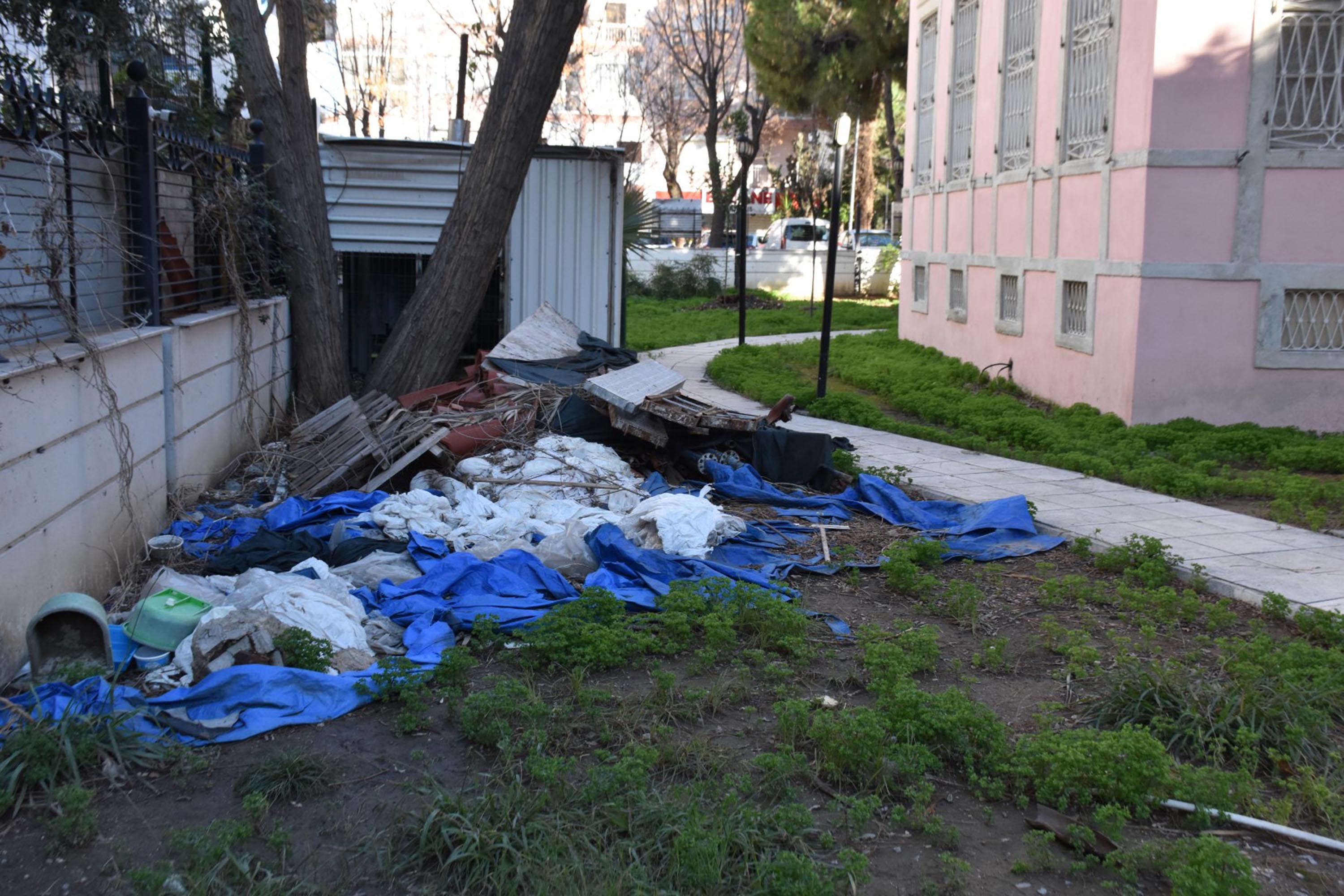 L A T I F E H A N I M K O S K U N U N B A K I M S I Z L I G I T E P K 1113010 330404-1