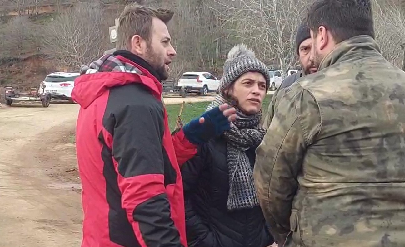 S I R R A K A D E M B A S A N E L I F I A R A M A C A L I S M A L A 1095935 325320