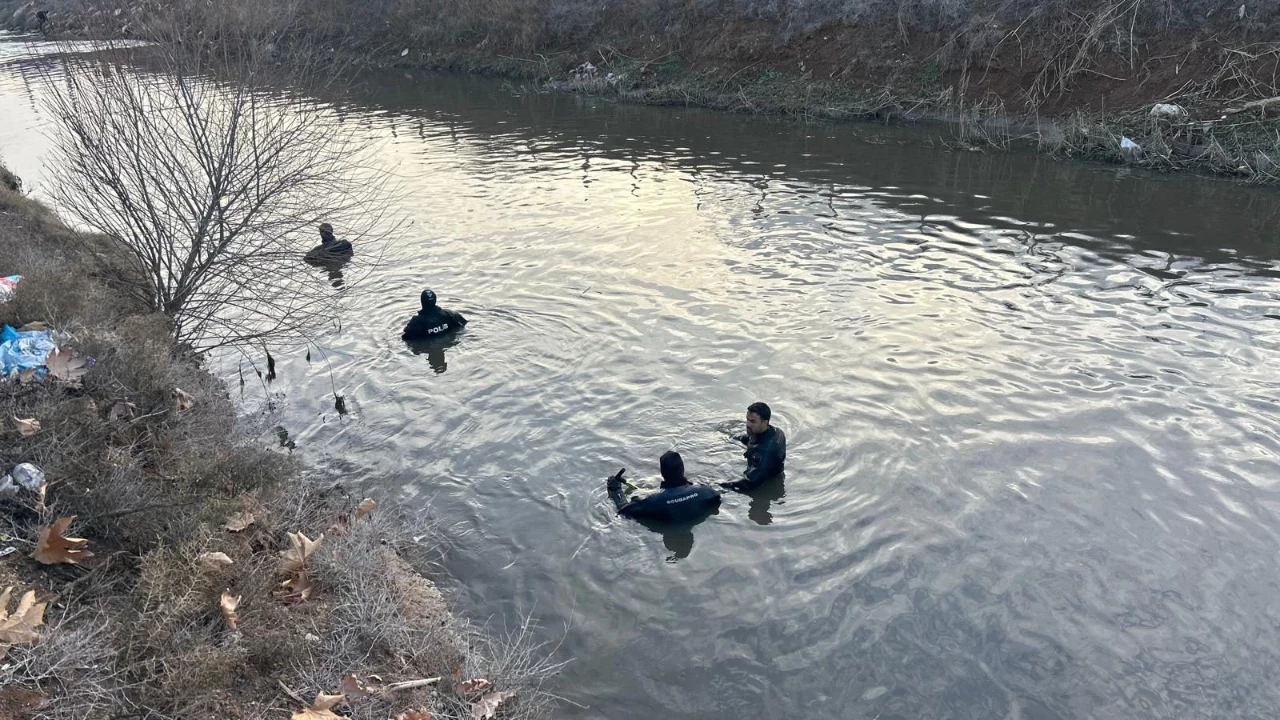 Sulama Kanalinda Kaybolan Surucuden 10 Gundur Iz Yok Hh1U