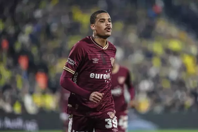 Zirvede Puan Farki Acildi Fenerbahce Goztepe 19502306 3516 M