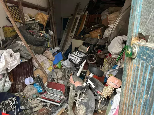 20 Kamyon Dolusu Copu 25 Yilda Evinde Biriktirmis 19580670 1380 M