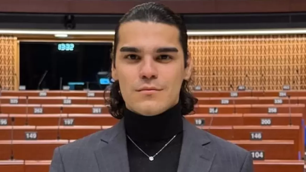 4251 9215 Enes Hocaogullari Kimdir Kac Yasinda Aslen Nereli Ne Mezunu Nerede Yasiyor