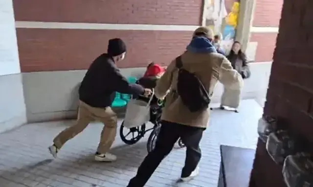 Bakicisiyla Gizlice Evlenen 102 Yasindaki 19580532 9143 M