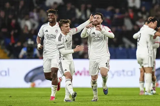 Besiktas Rams Basaksehir I 90 7 De Yikti 19570708 4638 M