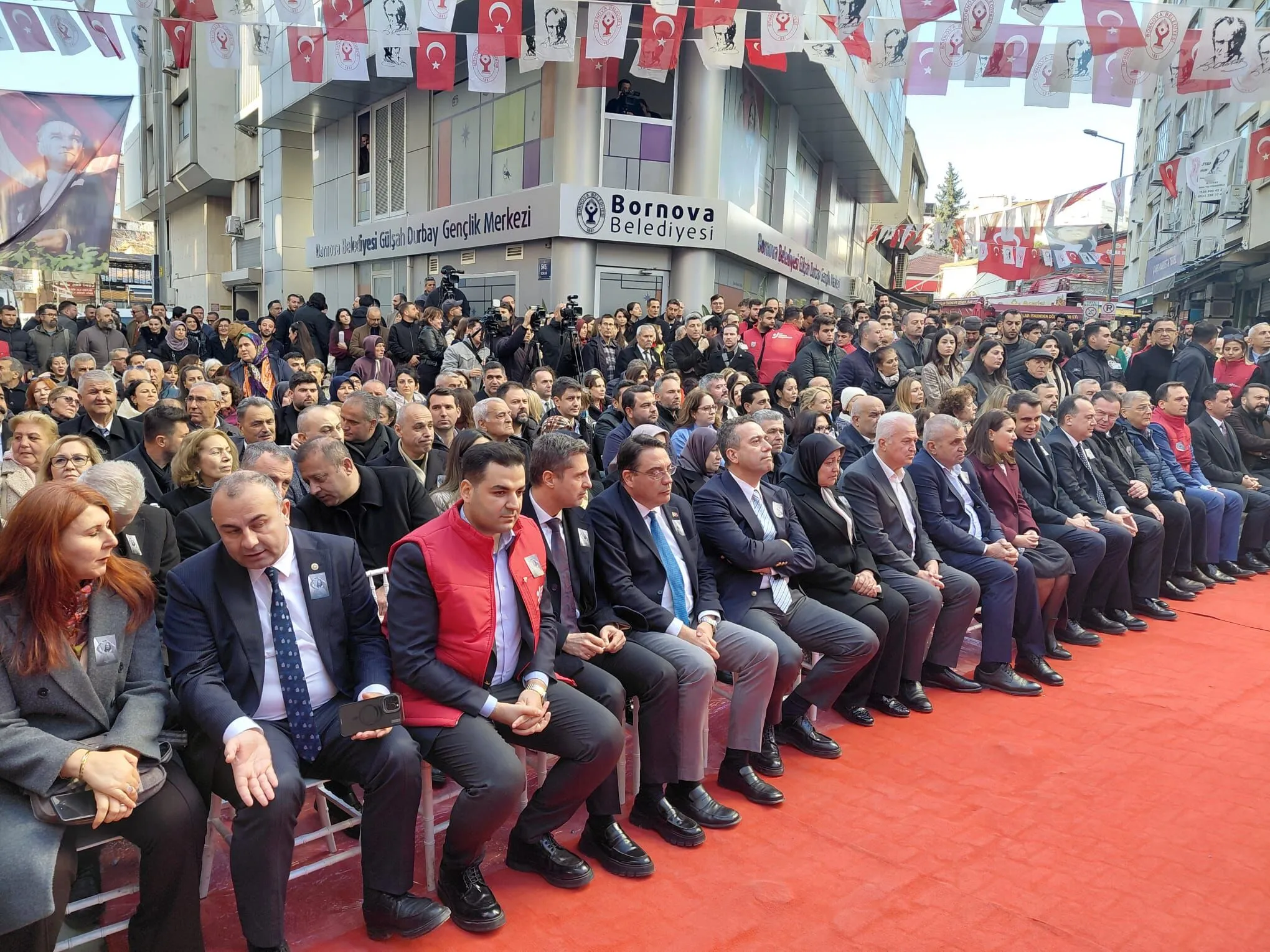 Bornovadan Gulsah Durbaya Vefagenclik Merkezi Acildi