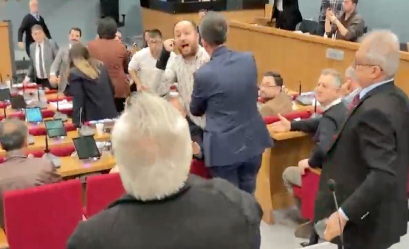 Buyuksehir Meclisinde Akin Gurlek Tartismasi Ortaligi Karistirdi 381792 News Big