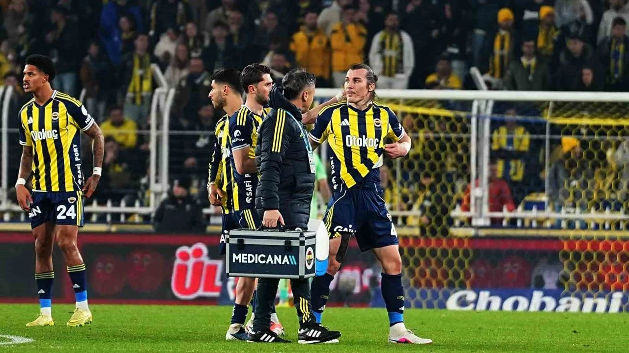 Caglar Soyuncu Ve Oosterwolde Kasimpasa Macinin Ilk Yarisinda Sakatlanarak Cikti