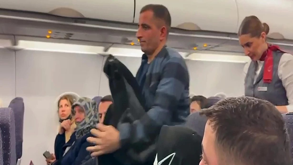 Erzurum Istanbul Ucaginda Yasandi Helallik Isteyip Ucaktan Indi 7Akm