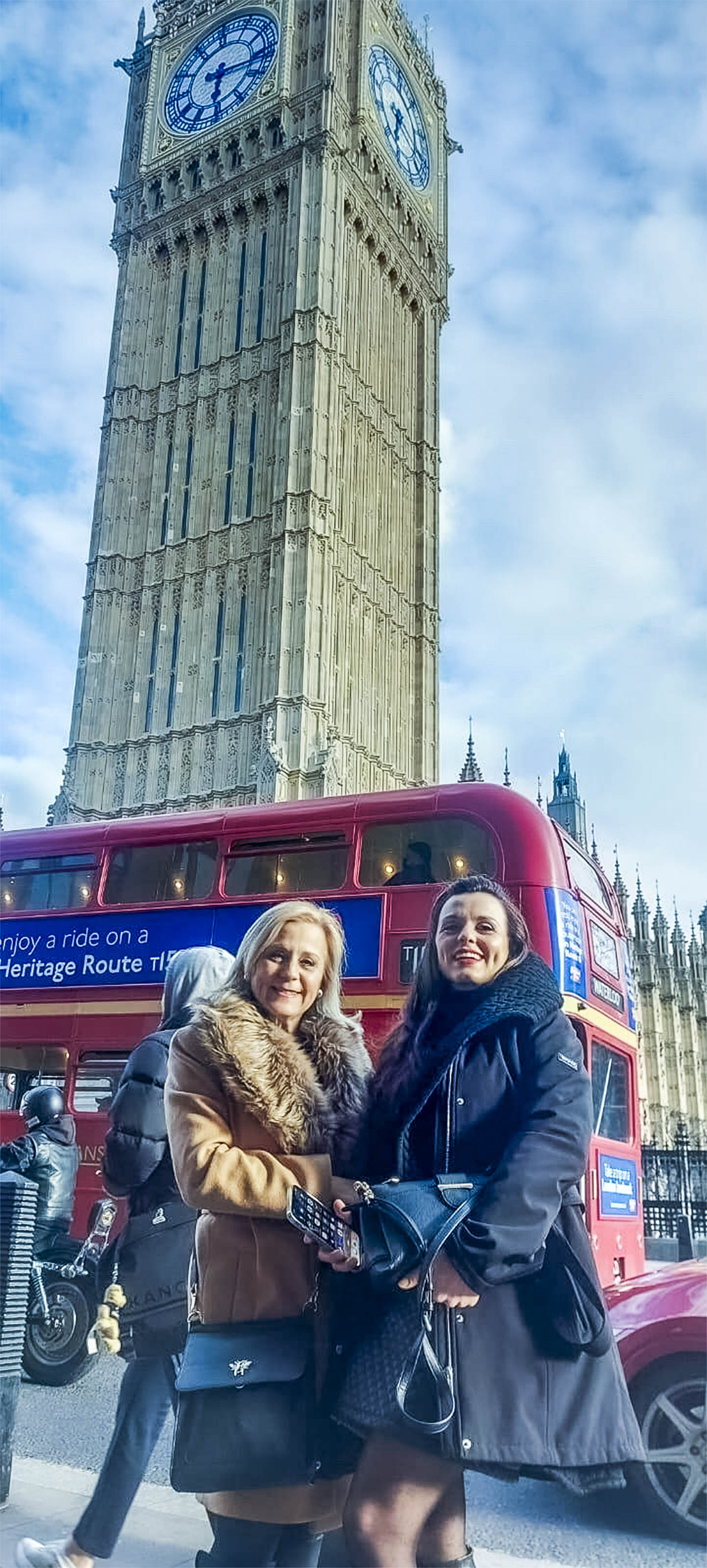 Eylem İlkayisa Annesi Eylem London 4