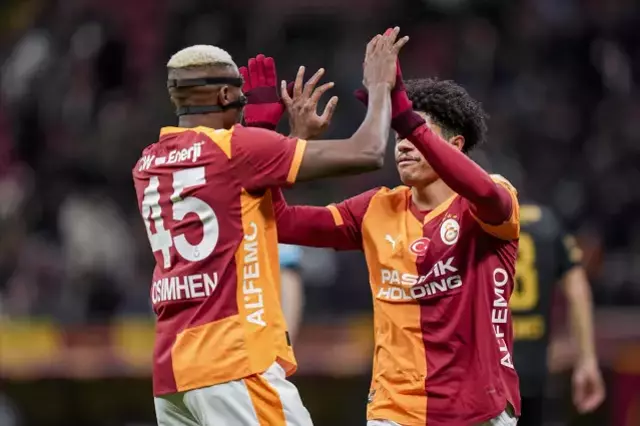 Galatasaray Kayserispor Karsisinda Gule Oynaya 19526400 4431 M