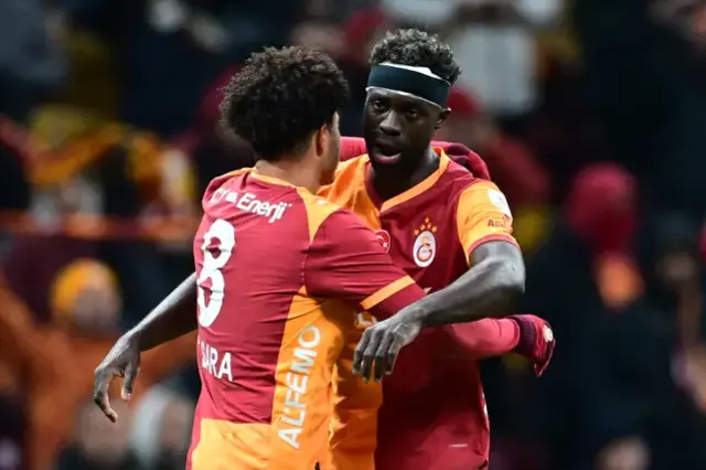 Galatasaray Kayserispor Karsisinda Gule Oynaya 19526400 4977 M