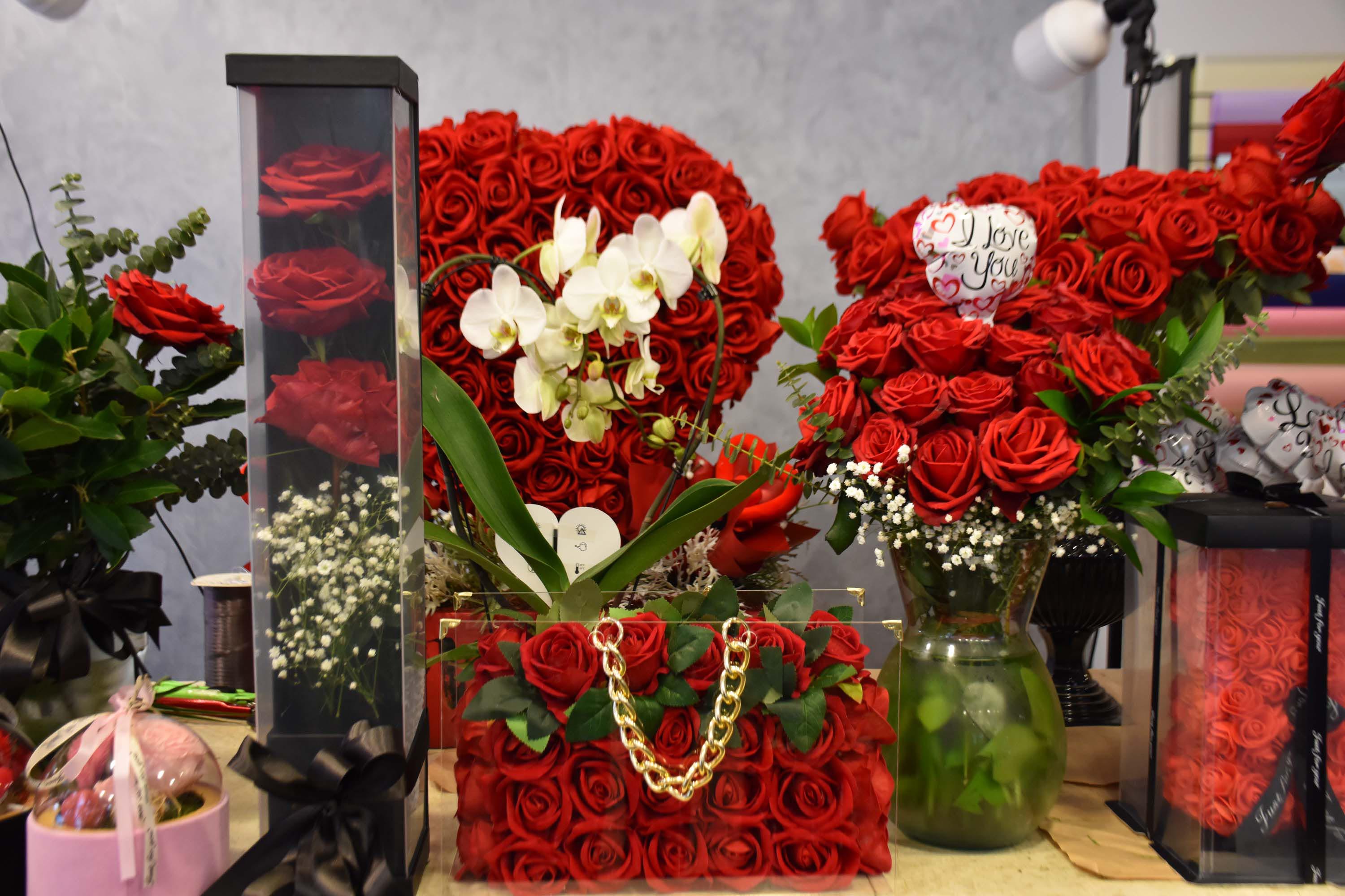 I Z M I R D E S E V G I L E R G U N U N E O Z E L 25 M I L Y O 1161524 344979