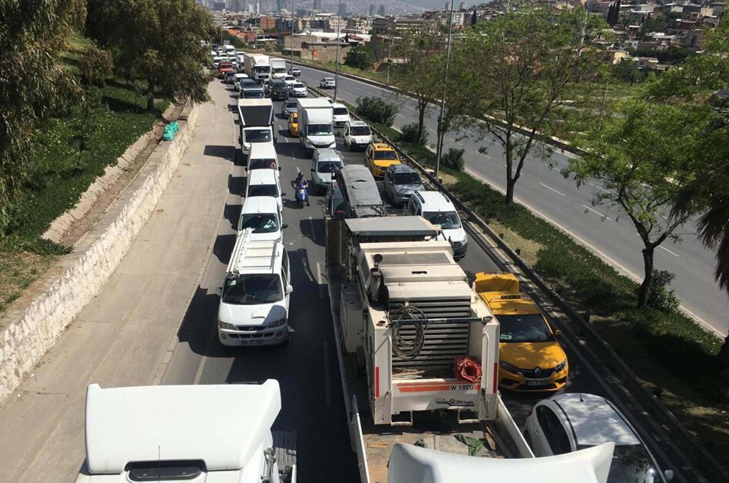 I Z M I R D E T R A F I G E K A Y I T L I A R A C S A Y I S I A R T 1172752 348371