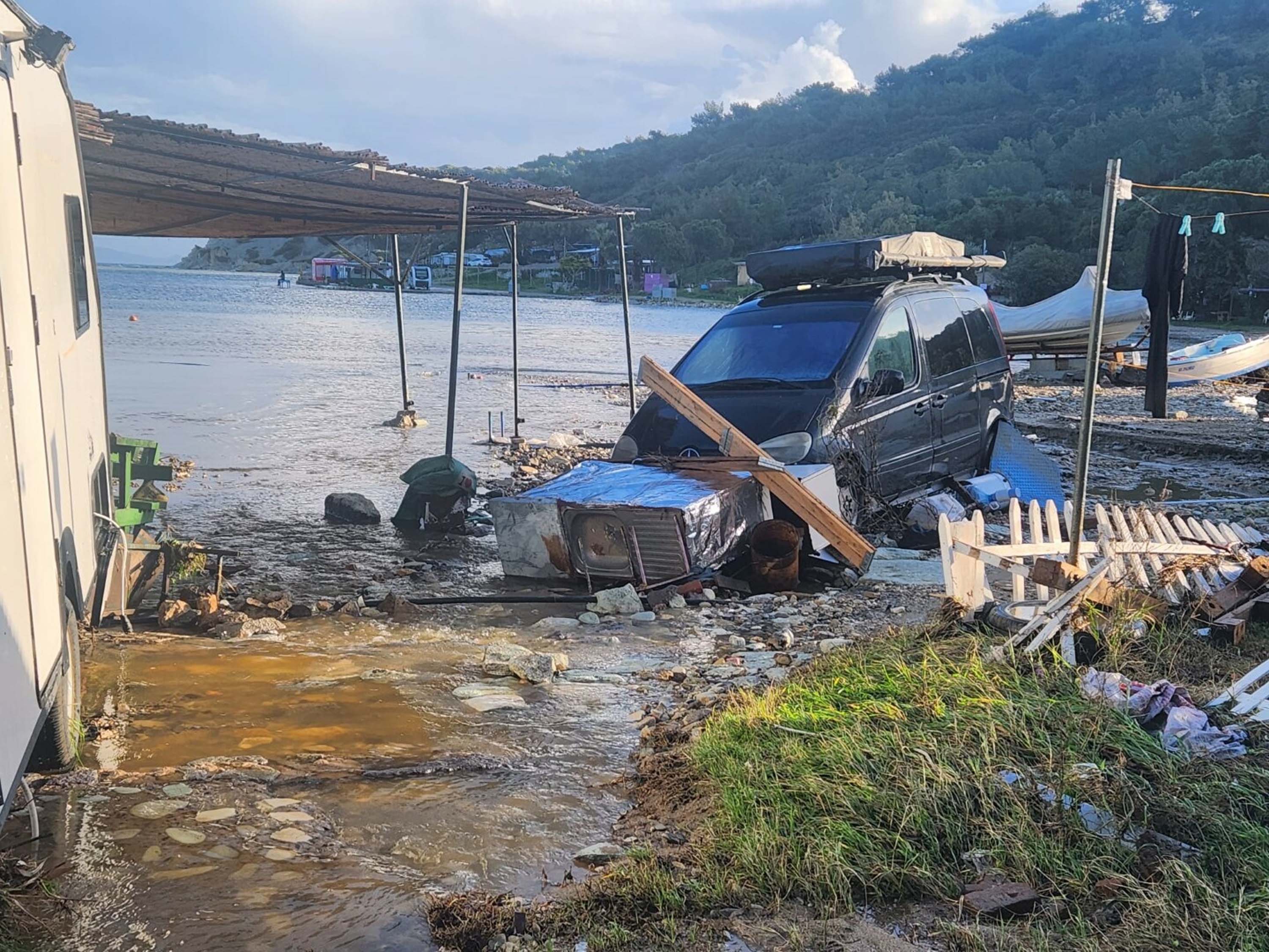 I Z M I R F O C A D A S A G A N A K D E R E L E R T A S T I D E 1165512 346222