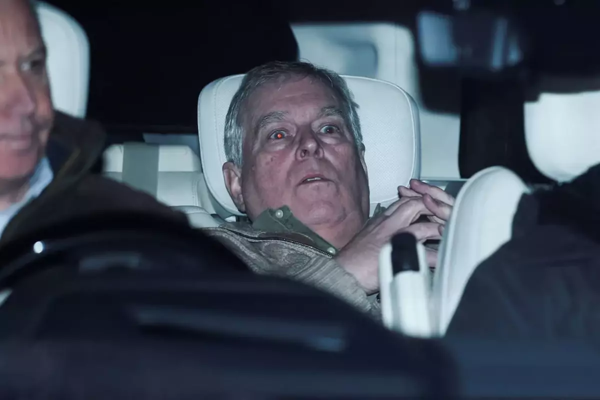 Ingiltere De Gozaltina Alinan Eski Prens Andrew 19584656 3375 Amp