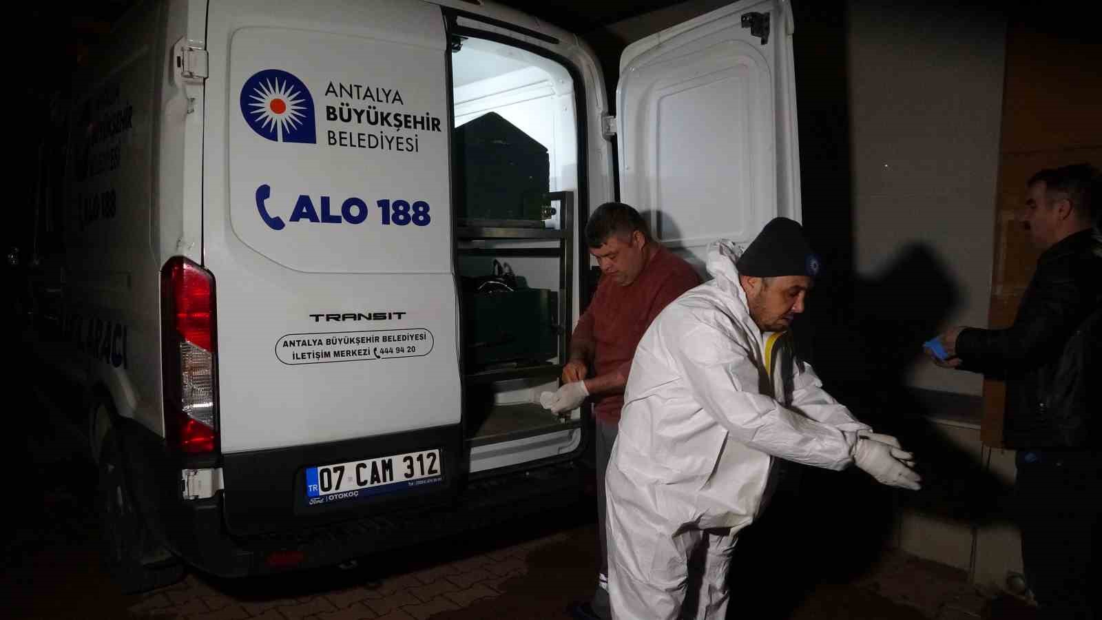 Internette Tanistigi Genc Tarafindan Bicaklanarak Olduruldu 20260217 A W644248