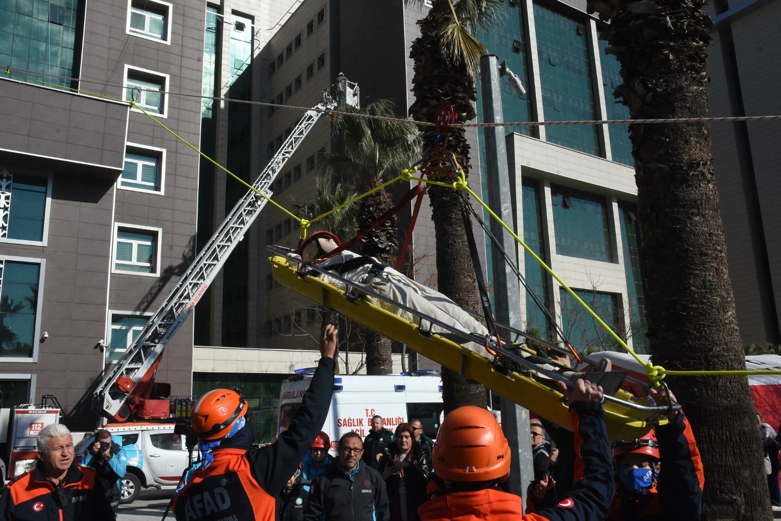 Izmir Bolge Adliye Mahkemesinde Bomba T 1188701 353225 (2)
