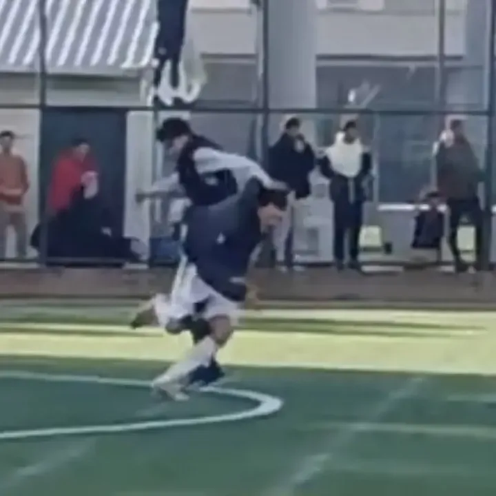 Izmirde U18 Macinda Ortalik Savas Alanina Dondu Sandalyeler Havada Ucustu 5