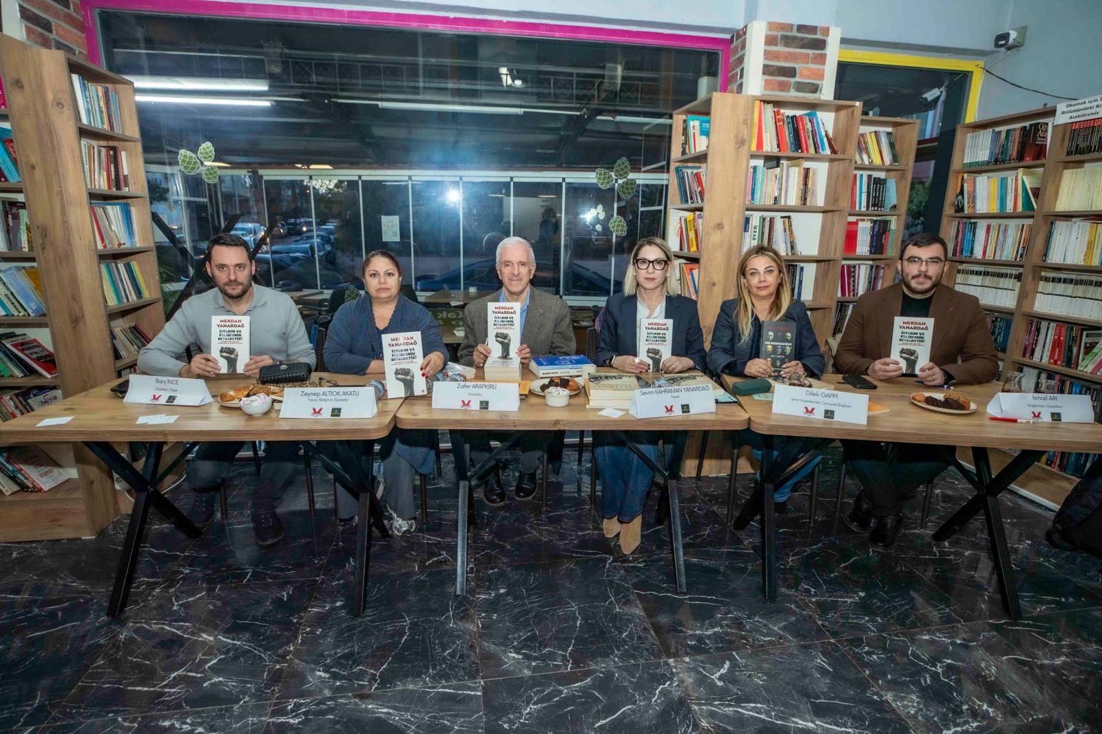 Merdan Yanardağ’in Ki̇taplari Dayanişma İçi̇n İmzalandi (3)