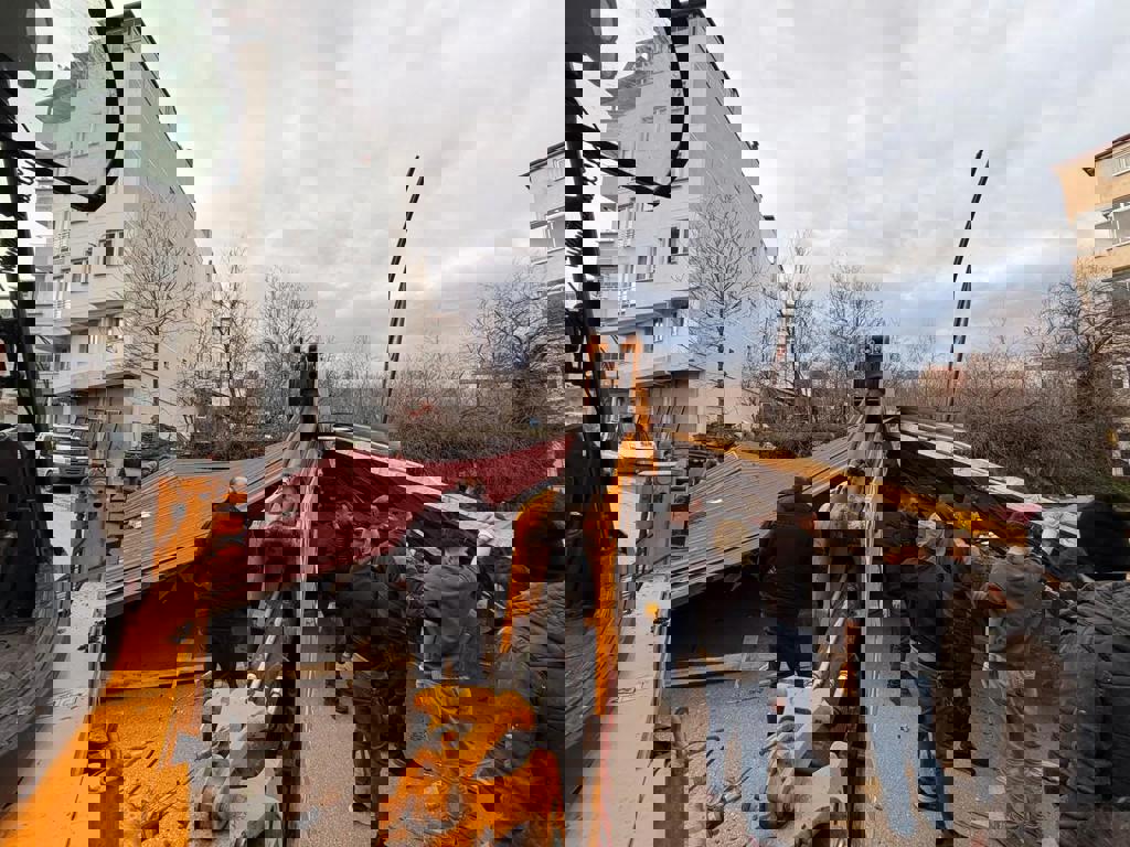 Ordu Da Firtina Cikti Catilar Uctu Agaclar Devrildi 1