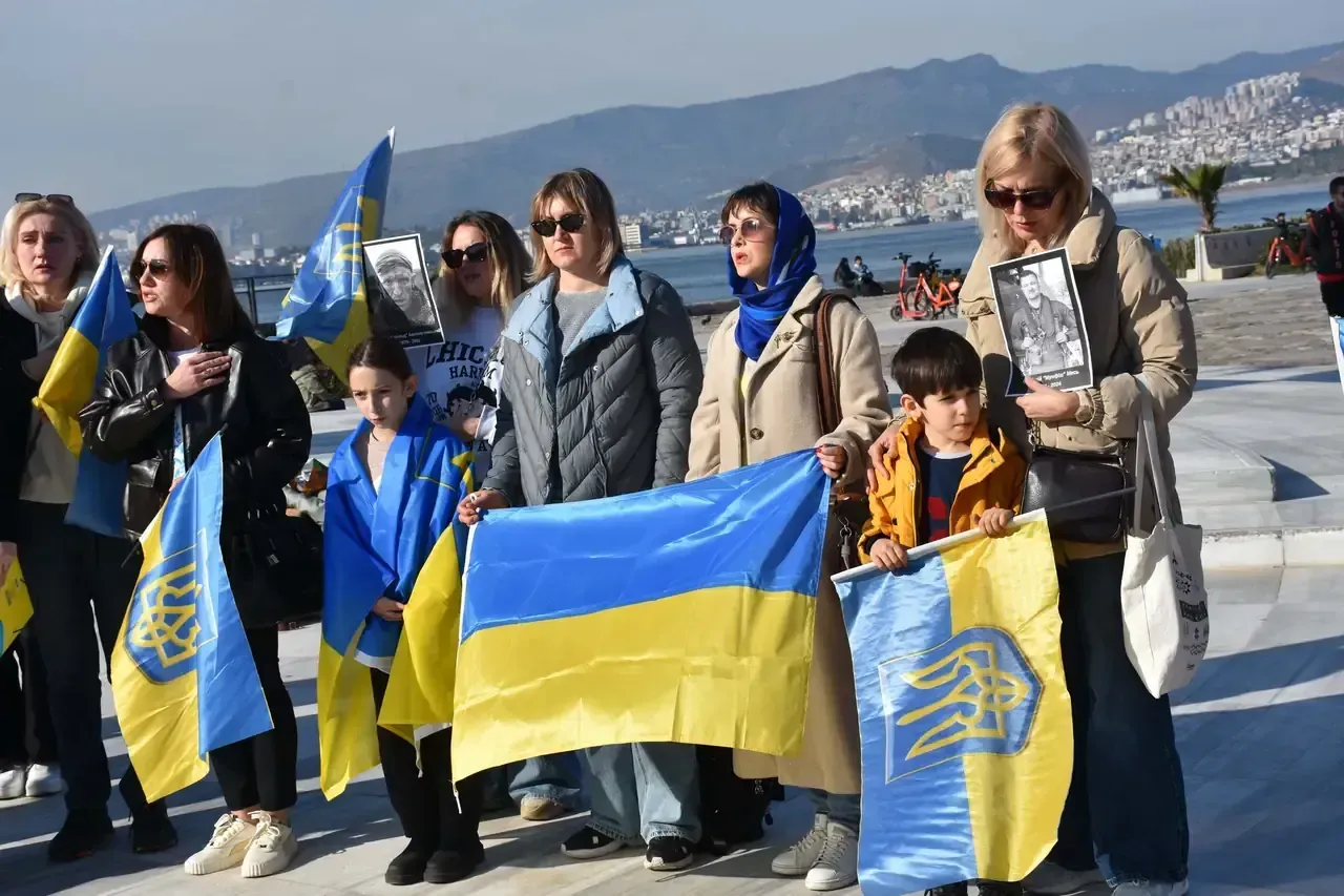Rusya Ukrayna Savasinda 4Uncu Yil Izmirde Adil Baris Cagrisi 2