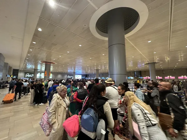 0X0 Tel Aviv Istanbul Hattinda Yolcu Yogunlugu 1696943751014