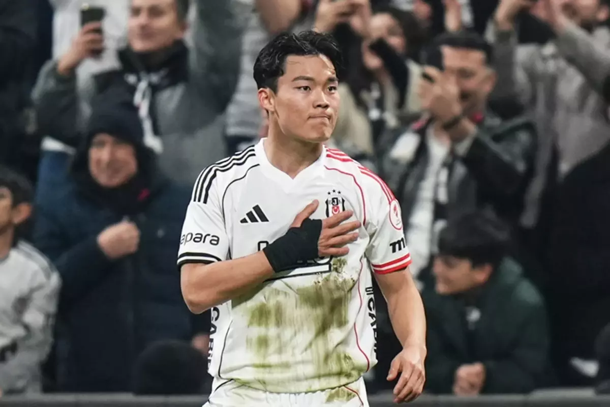 4 Golle Liderlik Besiktas Galatasaray Derbisi 19625104 3216 Amp