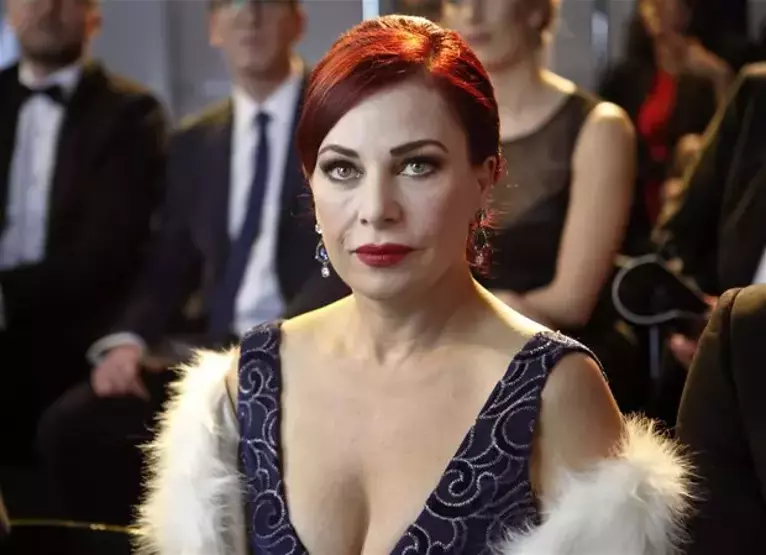 62208Eb2Bf21441F8081C71B